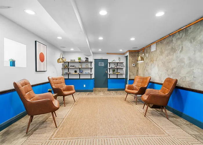 Nine20 Collins Apartments By Lowkl